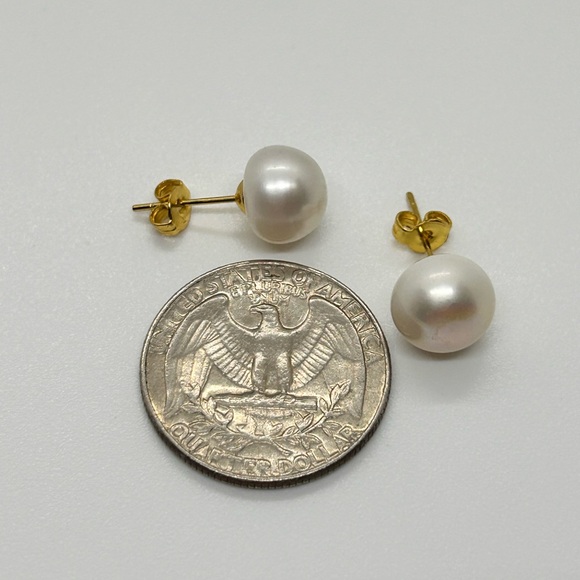 9-10mm White Freshwater Pearl Gold Plated Stud Earrings - Picture 6 of 9